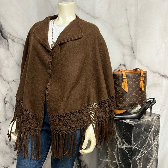 Baby alpaca poncho sweater by Estirpe - Picture 1 of 6